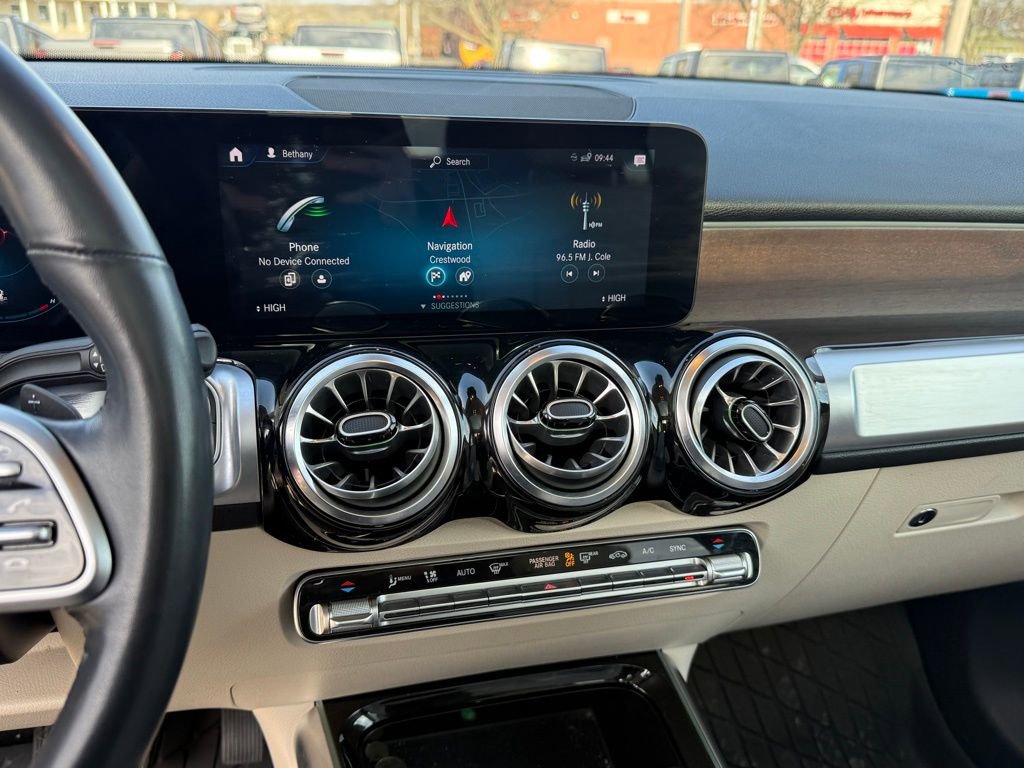 Used 2022 Mercedes-Benz GLB 250 4MATIC image 19