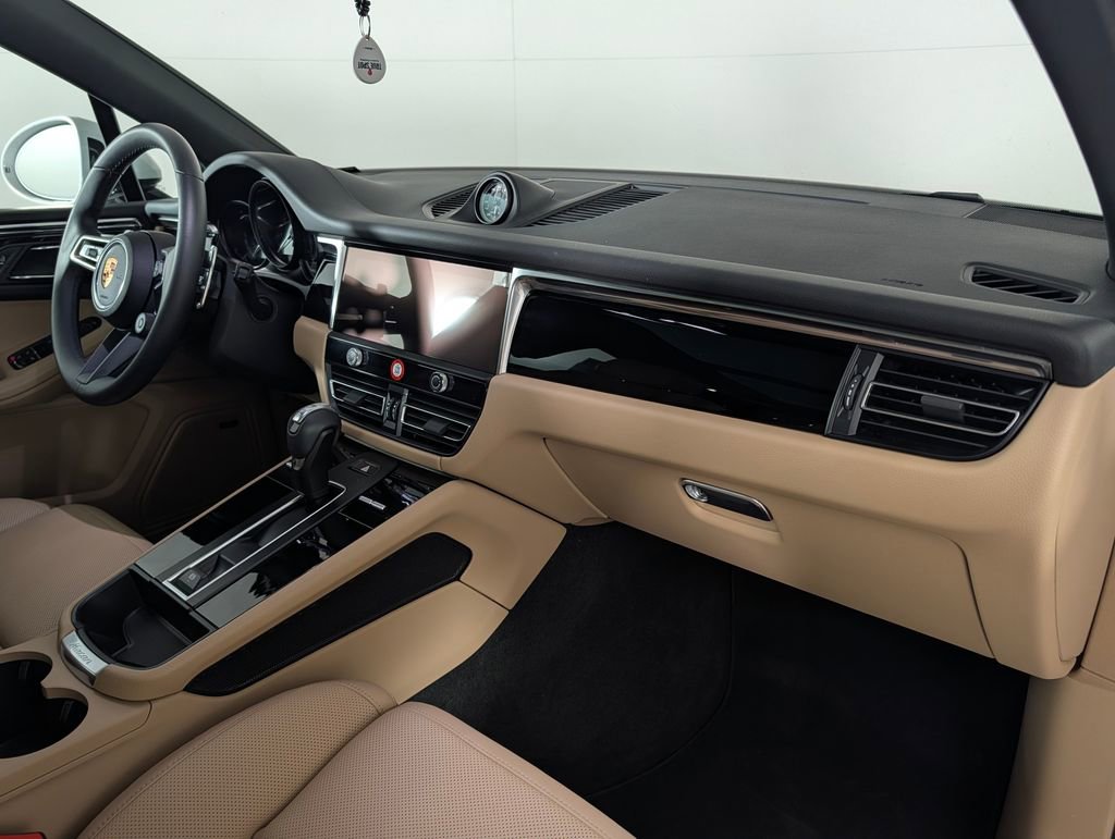 Certified 2025 Porsche Macan S image 19