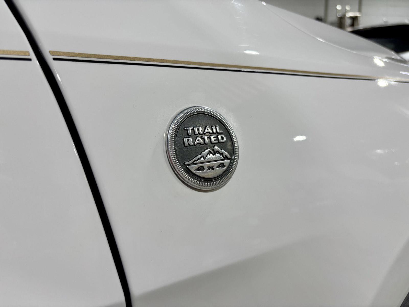 Used 2017 Jeep Grand Cherokee Limited image 13