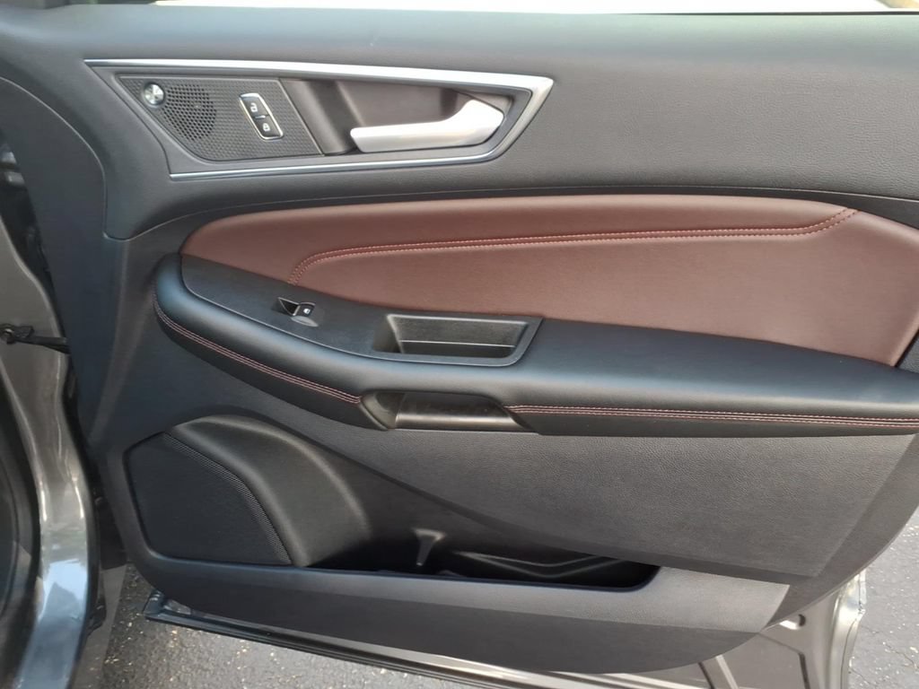 Certified 2022 Ford Edge Titanium w/ Equipment Group 301A AWD/4WD image 9