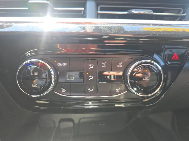 Used 2024 Chevrolet Trax RS w/ Sunroof Package FWD image 19