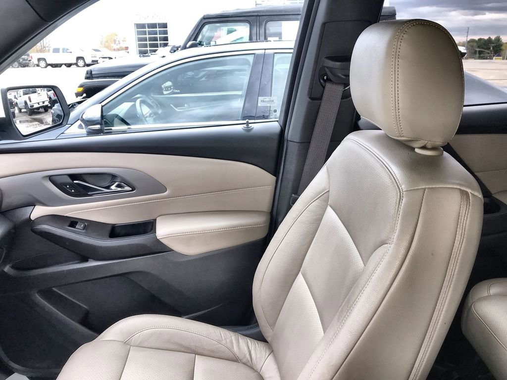Used 2023 Chevrolet Traverse LT w/ LPO, Floor Liner Package FWD image 22
