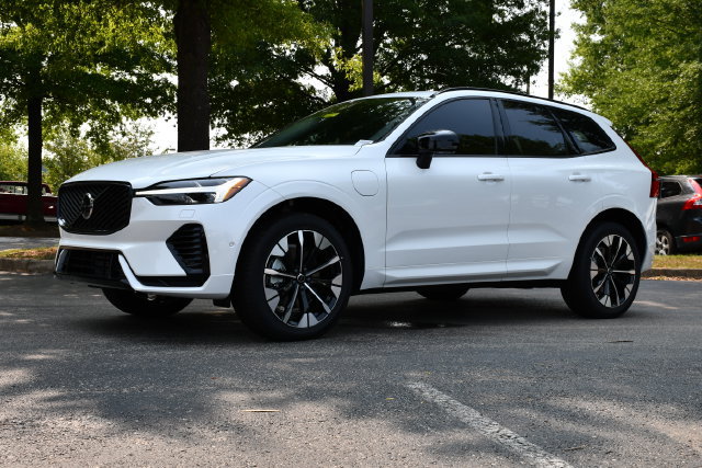 New 2026 Volvo XC60 T8 Plus w/ Climate Package PRO AWD/4WD image 3