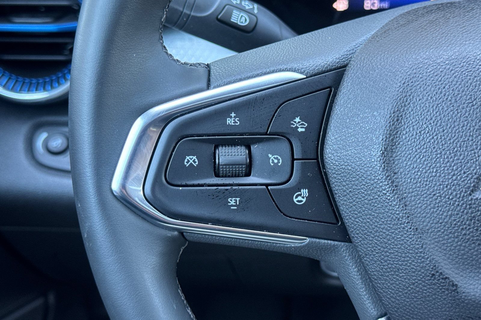Used 2026 Chevrolet Trax LT w/ Sunroof Package FWD image 35