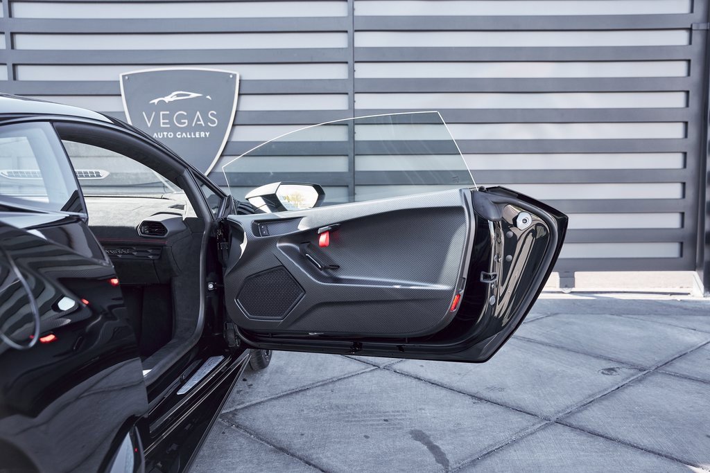 Used 2024 Lamborghini Huracan STO image 32