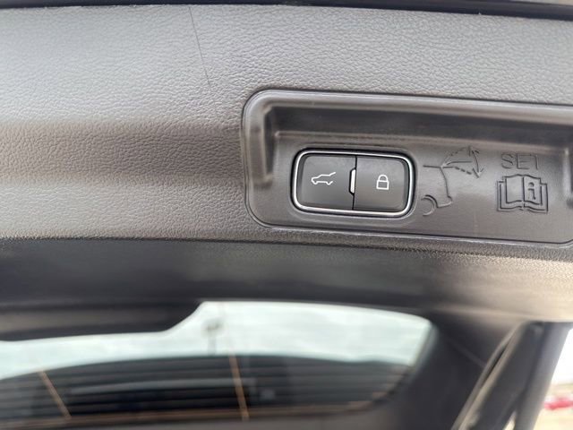 Used 2025 Ford Explorer ST-Line w/ ST-Line Street Pack AWD/4WD image 23