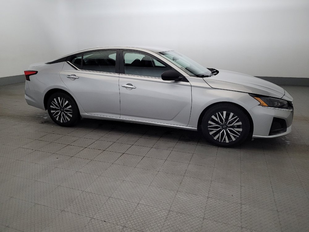 Used 2024 Nissan Altima 2.5 SV FWD image 11