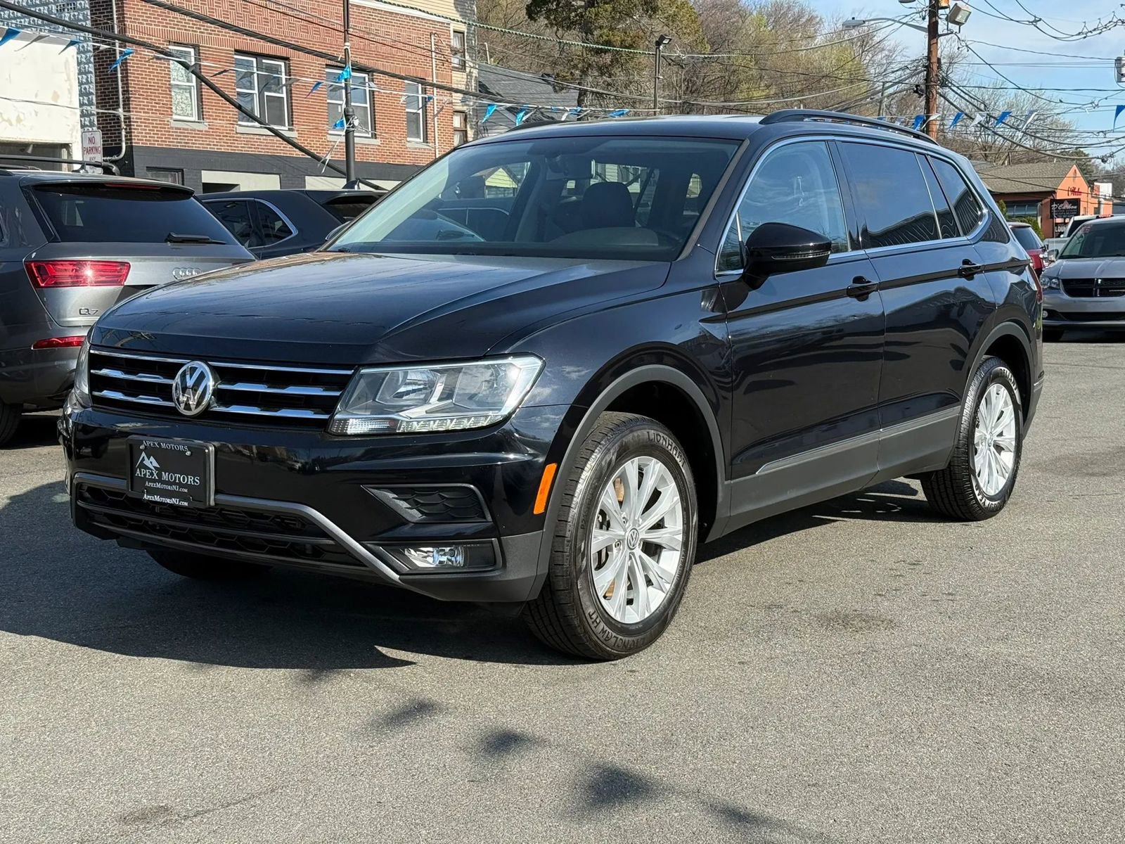 Used 2018 Volkswagen Tiguan SE image 1