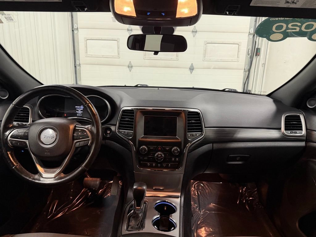 Used 2020 Jeep Grand Cherokee Laredo AWD/4WD image 18