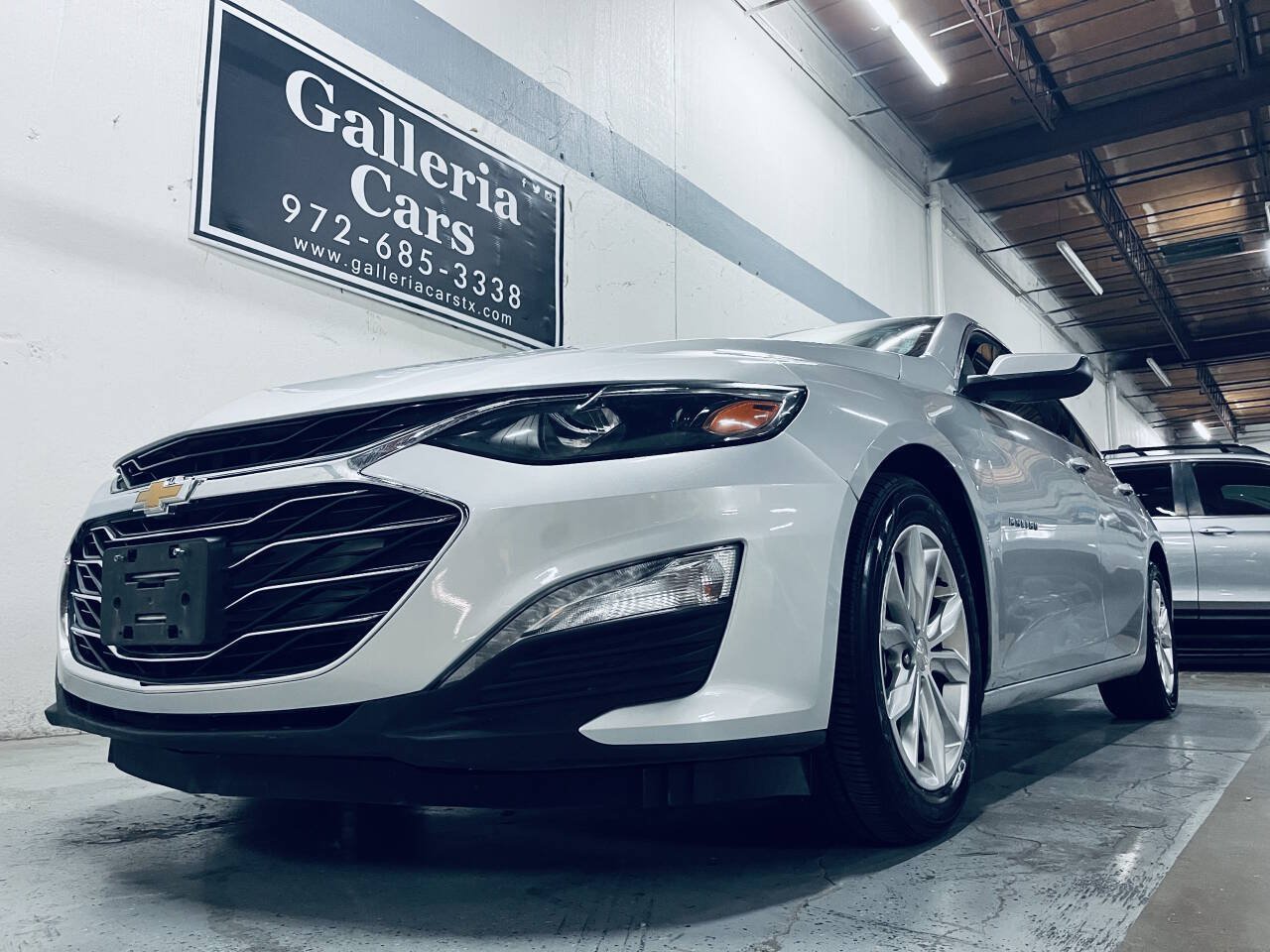 Used 2020 Chevrolet Malibu LT FWD image 2