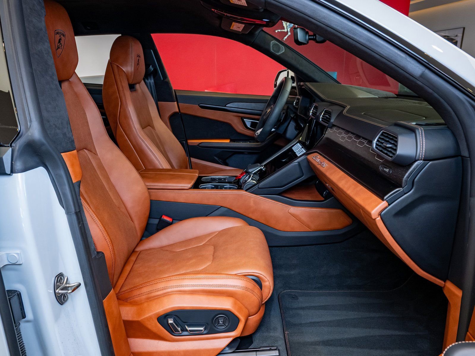 Used 2022 Lamborghini Urus image 18