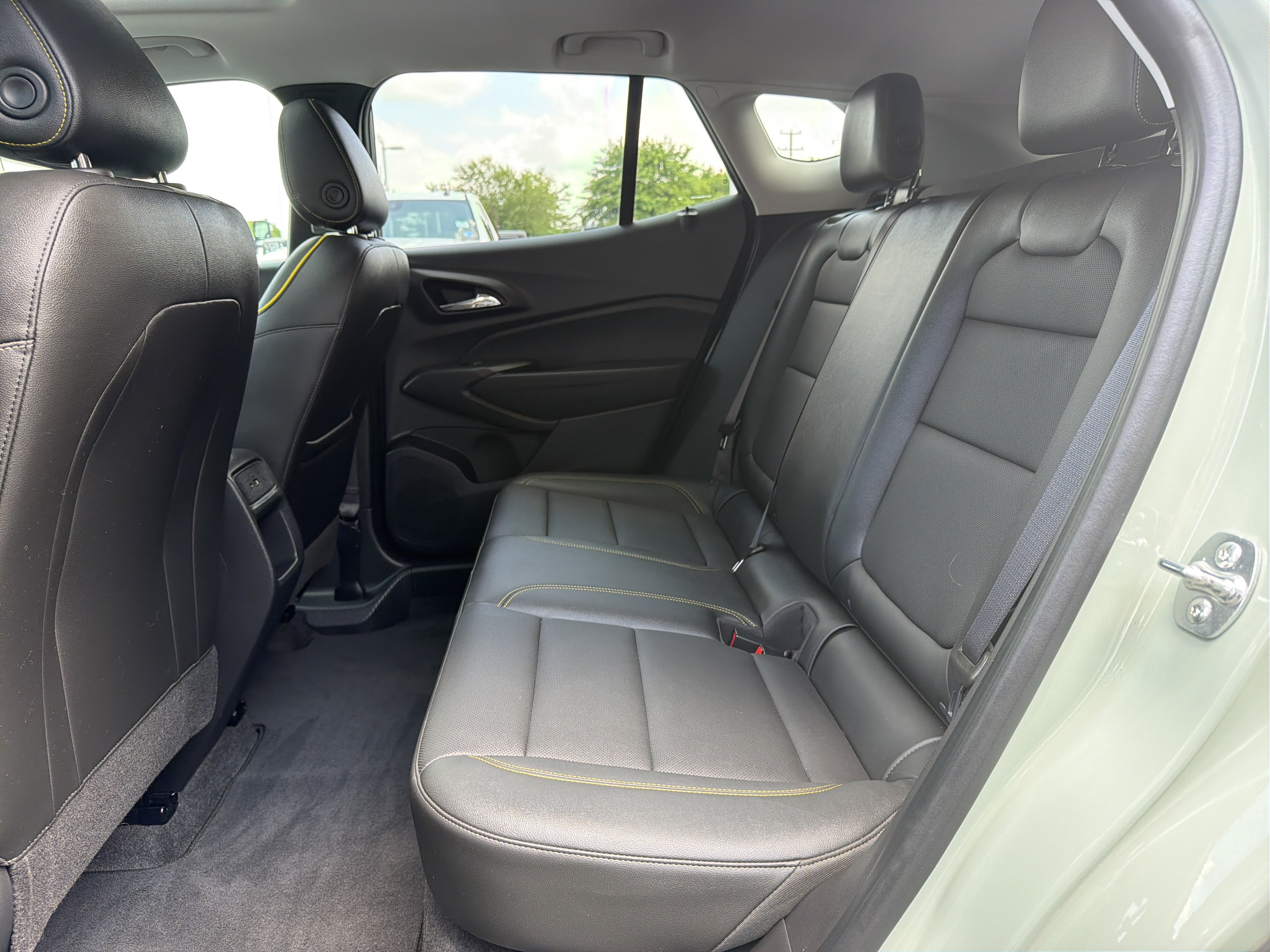 Used 2025 Chevrolet Trax ACTIV w/ Sunroof Package FWD image 32