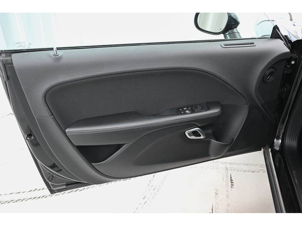 Used 2019 Dodge Challenger SXT w/ Blacktop Package image 8