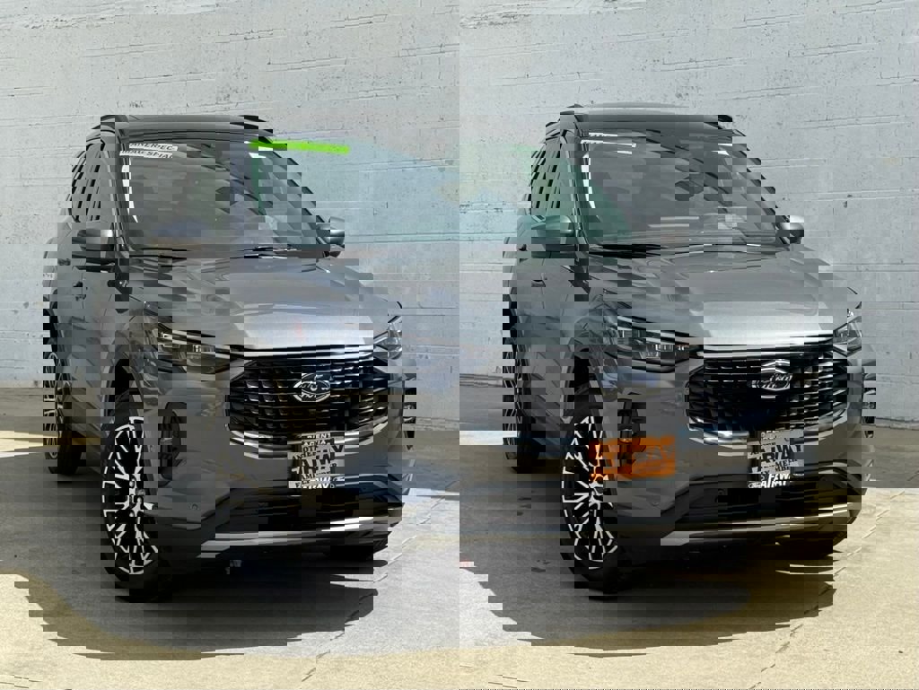 New 2024 Ford Escape SE w/ PHEV Premium Package video 2