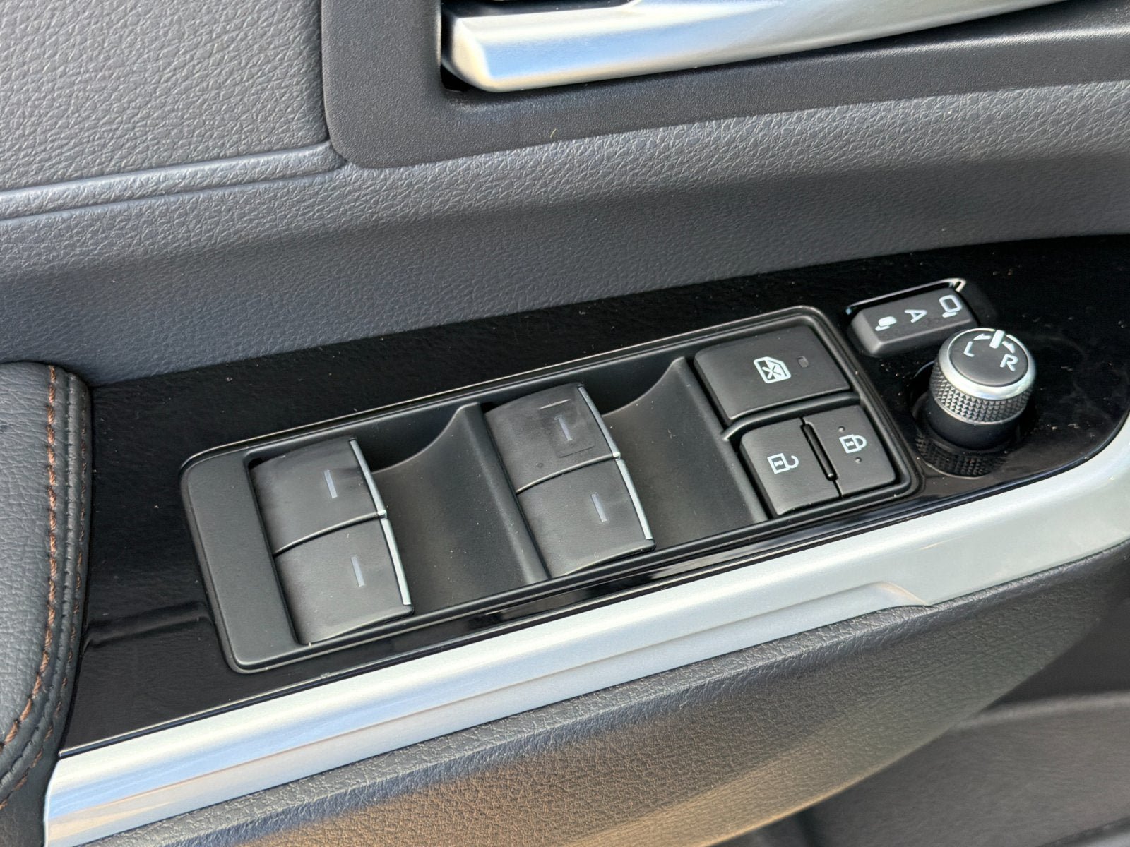New 2026 Toyota Sienna Platinum AWD/4WD image 12
