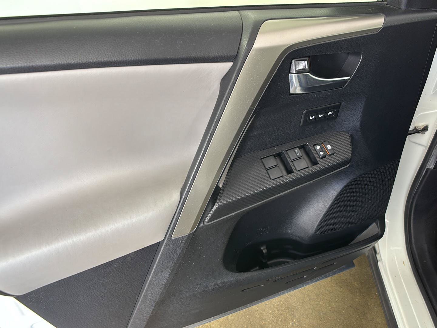 Used 2015 Toyota RAV4 Limited AWD/4WD image 27
