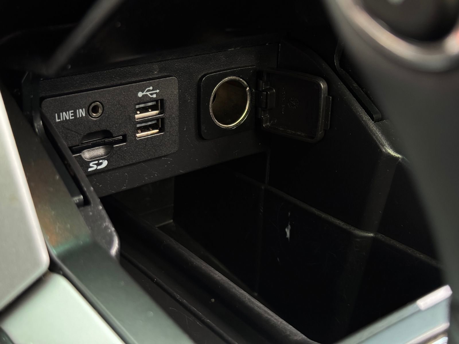 Used 2015 Ford Explorer XLT w/ Equipment Group 202A image 32