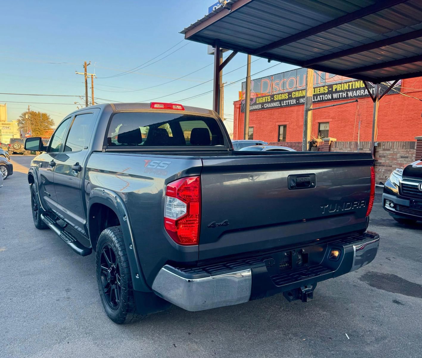 Used 2019 Toyota Tundra SR5 w/ SR5 Upgrade Package AWD/4WD image 12