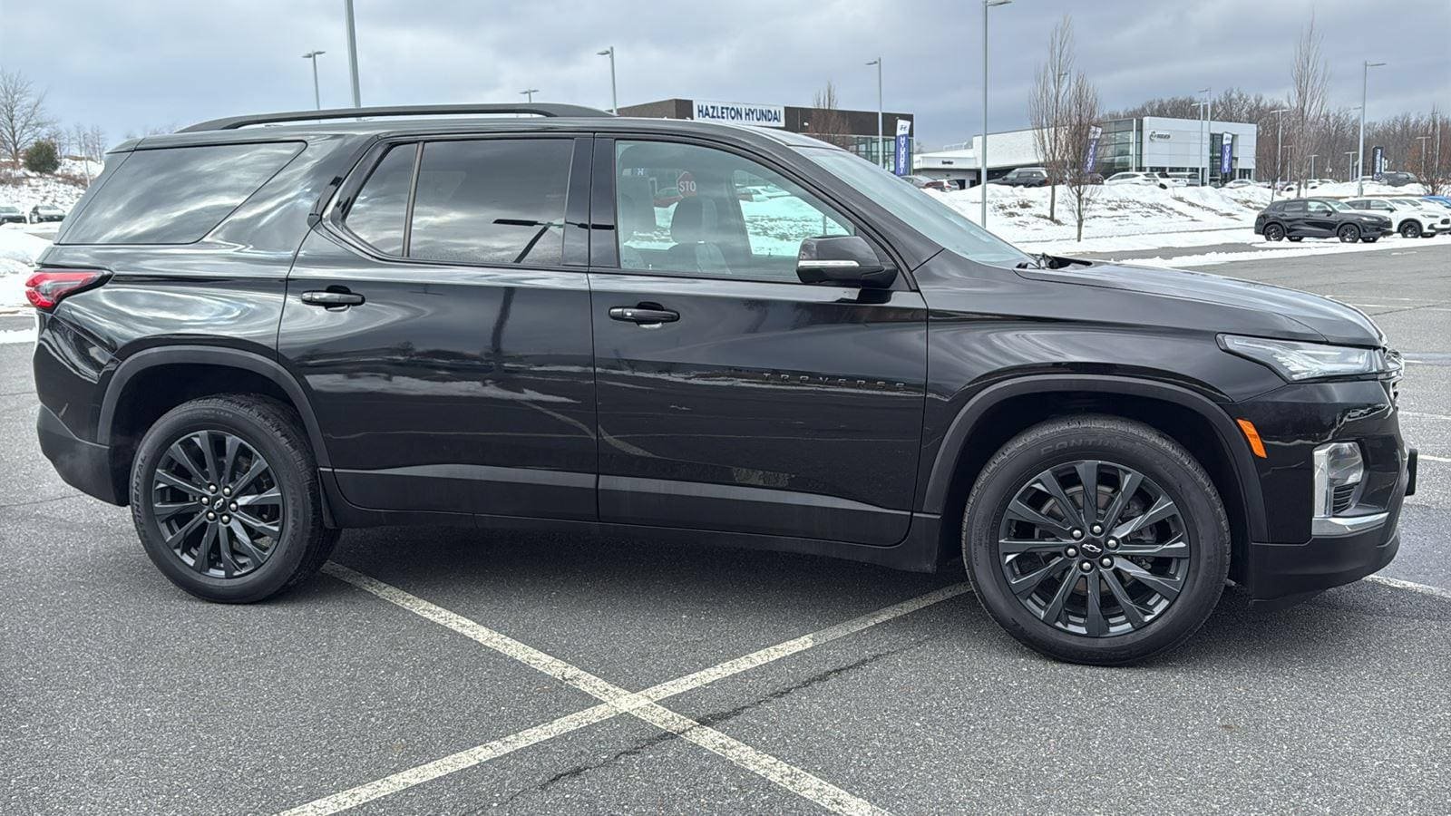 Used 2023 Chevrolet Traverse RS w/ LPO, Cargo Package AWD/4WD image 3