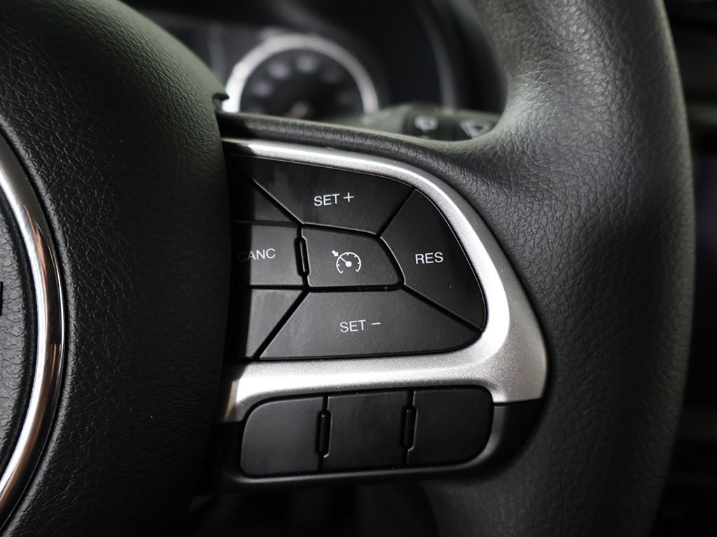 Used 2023 Jeep Renegade Latitude AWD/4WD image 38