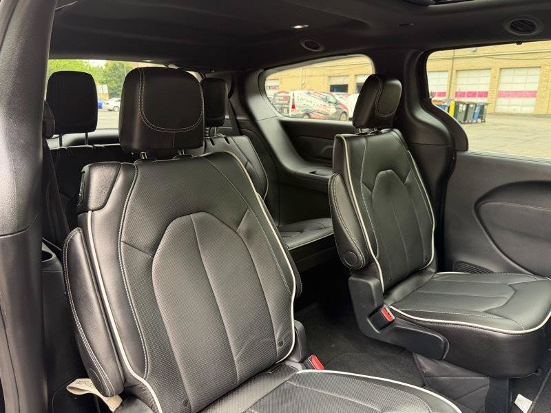 Used 2026 Chrysler Pacifica Limited FWD image 24
