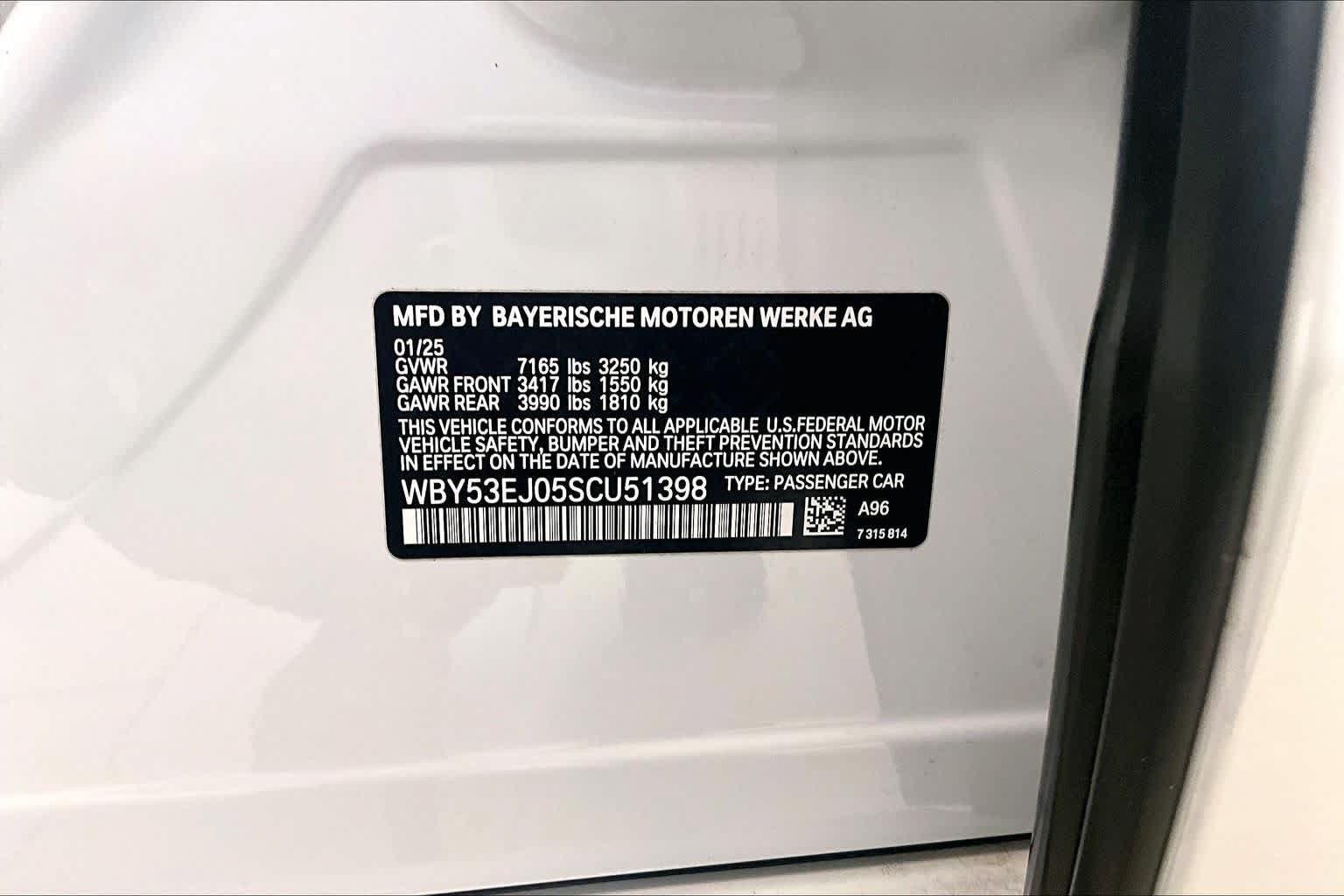 Used 2025 BMW i7 xDrive60 AWD/4WD image 31