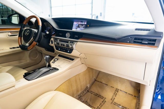 Used 2013 Lexus ES 300h w/ Premium Pkg image 28