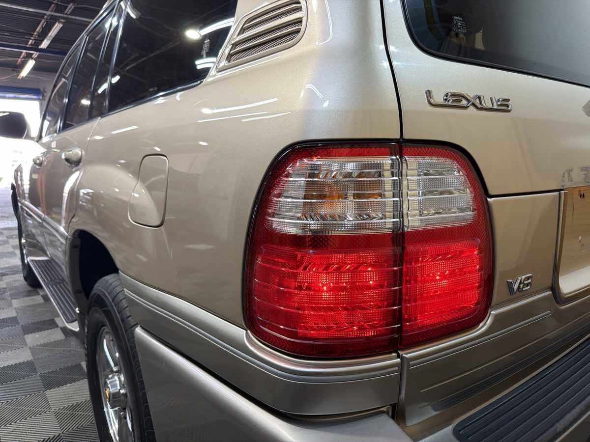Used 2000 Lexus LX 470 4WD image 9