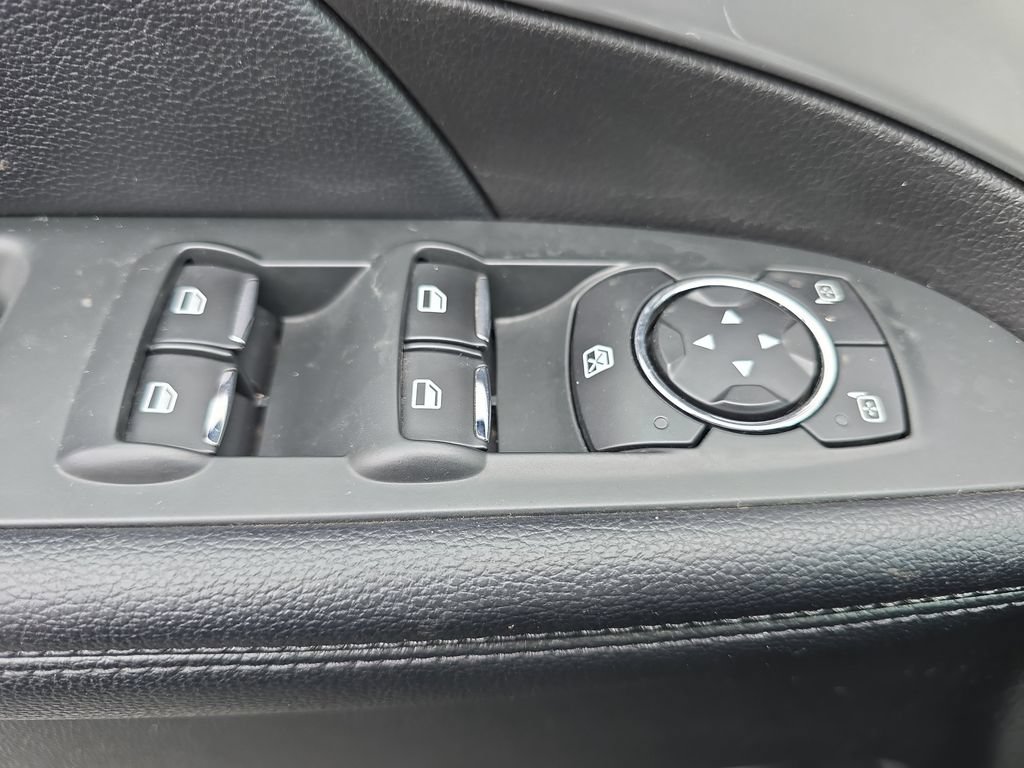Used 2017 Ford Explorer XLT w/ Equipment Group 202A AWD/4WD image 31