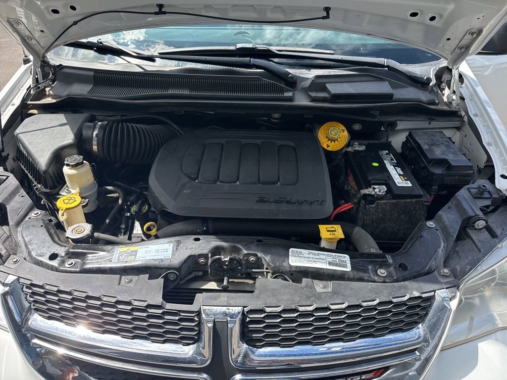 Used 2019 Dodge Grand Caravan SE w/ UConnect Hands-Free Group image 14