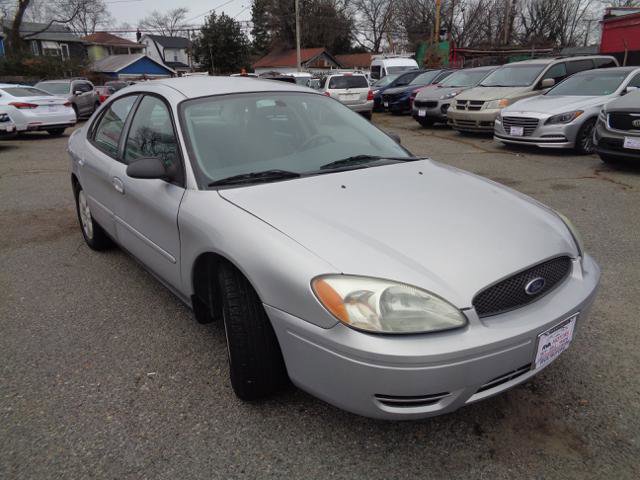 Used 2004 Ford Taurus LX image 16