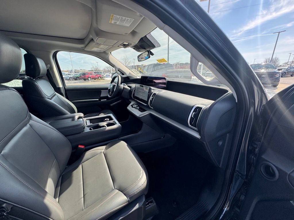 Certified 2025 Ford Expedition Active AWD/4WD image 16