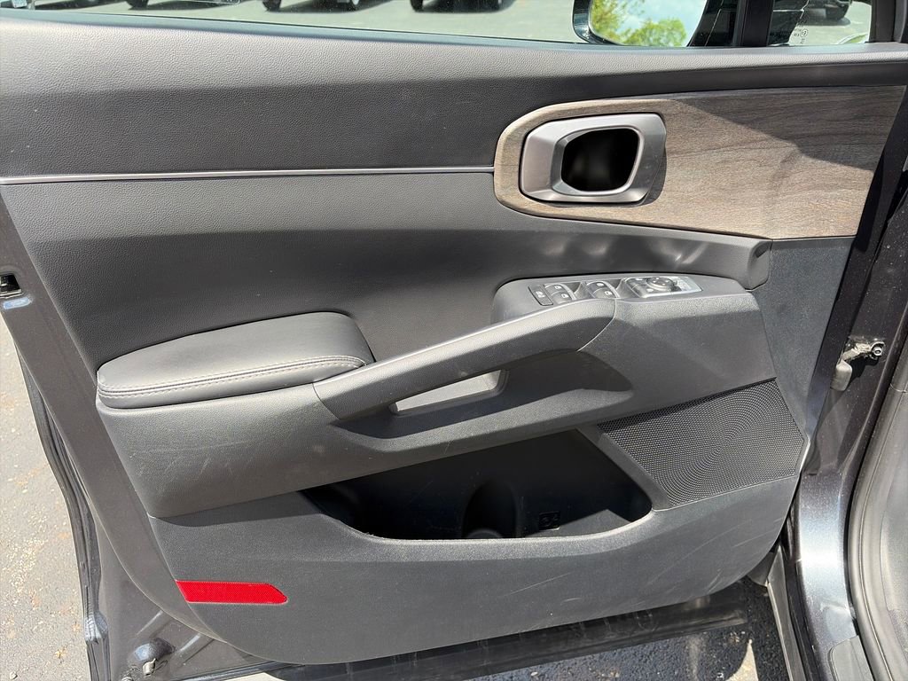 Used 2023 Kia Sorento S w/ Panoramic Sunroof Package AWD/4WD image 16