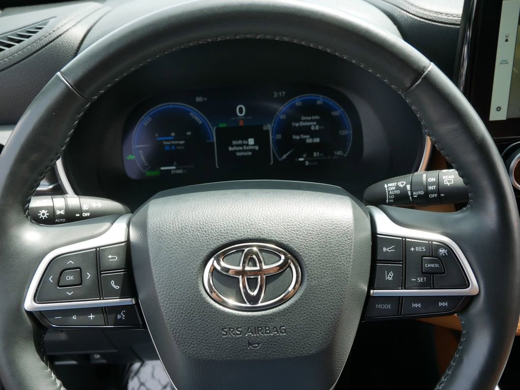 Used 2023 Toyota Highlander Platinum AWD/4WD image 26