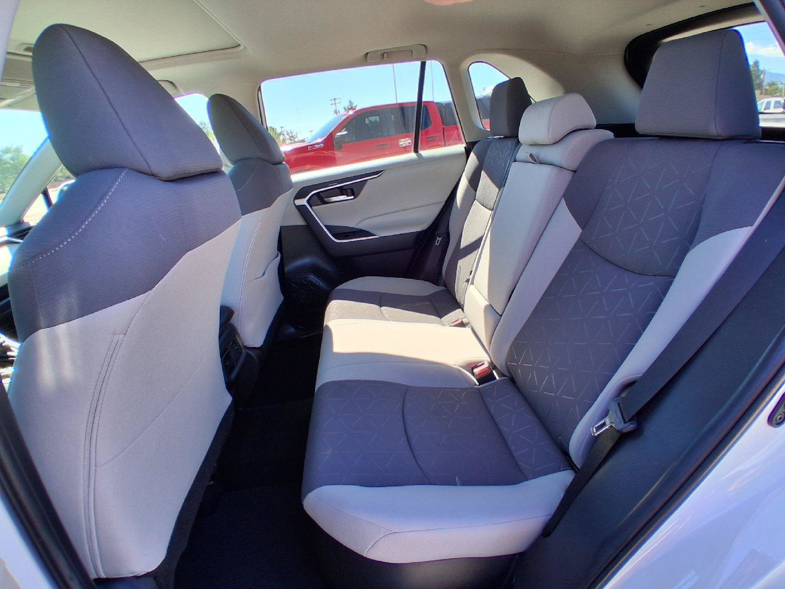 Used 2021 Toyota RAV4 XLE w/ Convenience Package AWD/4WD image 17