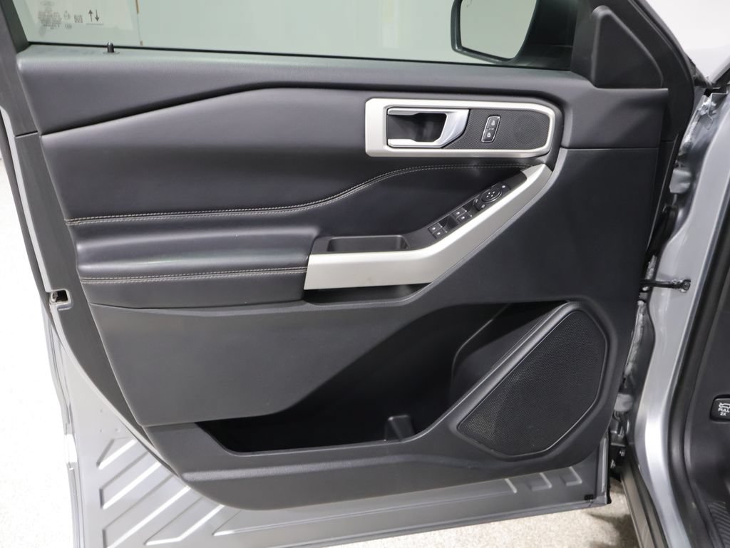 Used 2022 Ford Explorer XLT AWD/4WD image 12