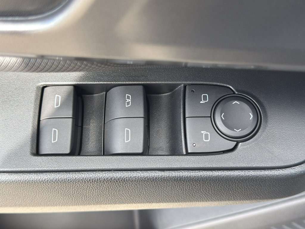 Used 2024 Chevrolet Equinox EV RS image 13