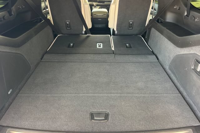 Used 2021 Cadillac Escalade ESV Sport w/ Driver Assist Tech Package AWD/4WD image 18