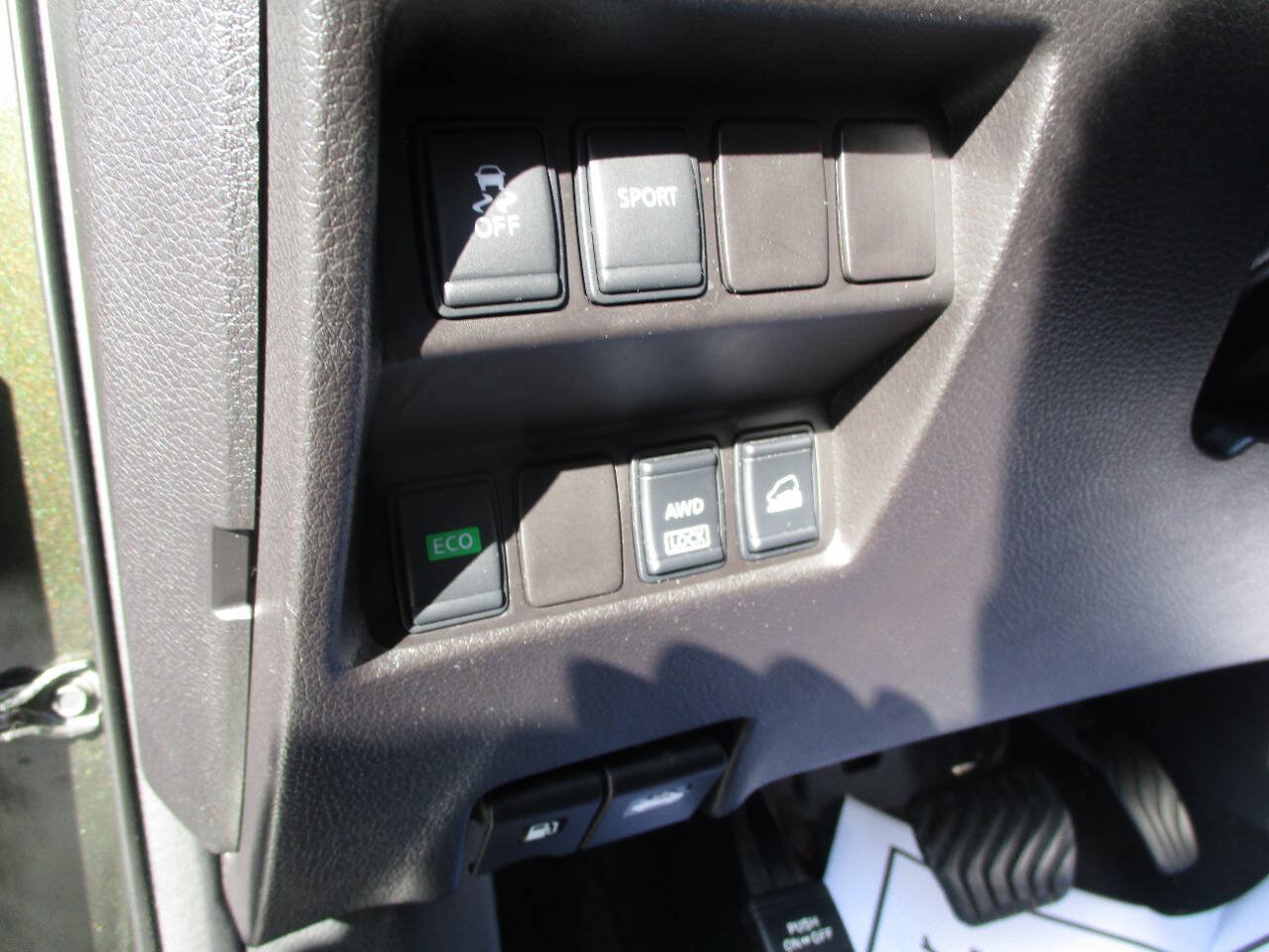 Used 2016 Nissan Rogue S AWD/4WD image 16