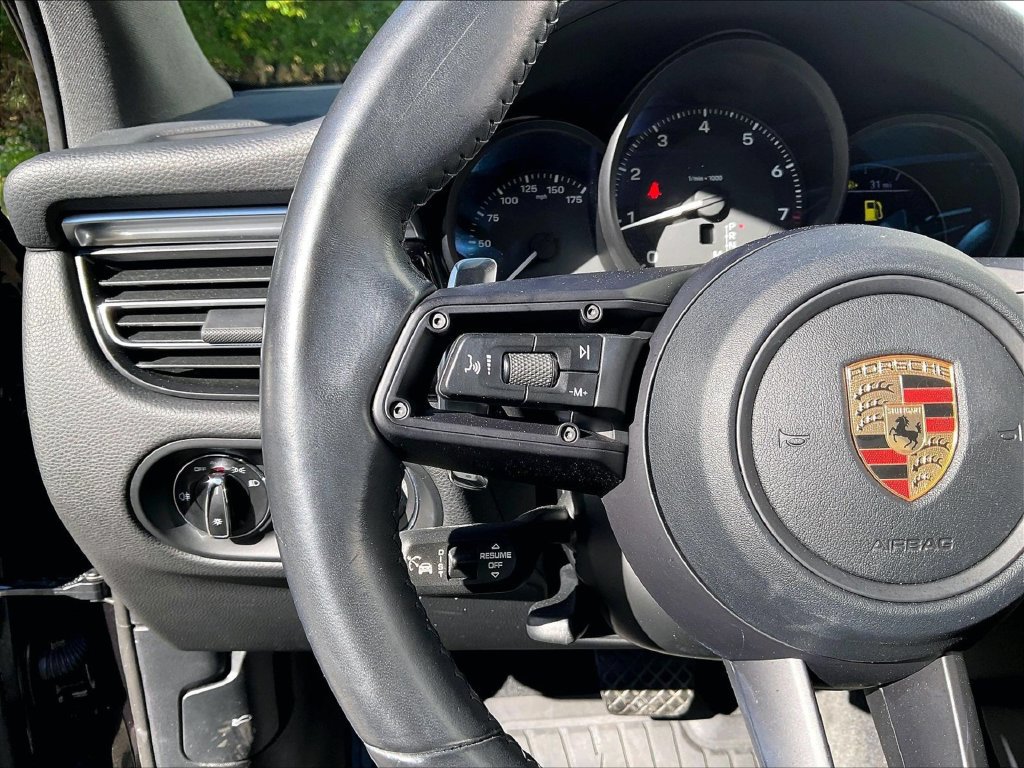 Certified 2023 Porsche Macan AWD/4WD image 23