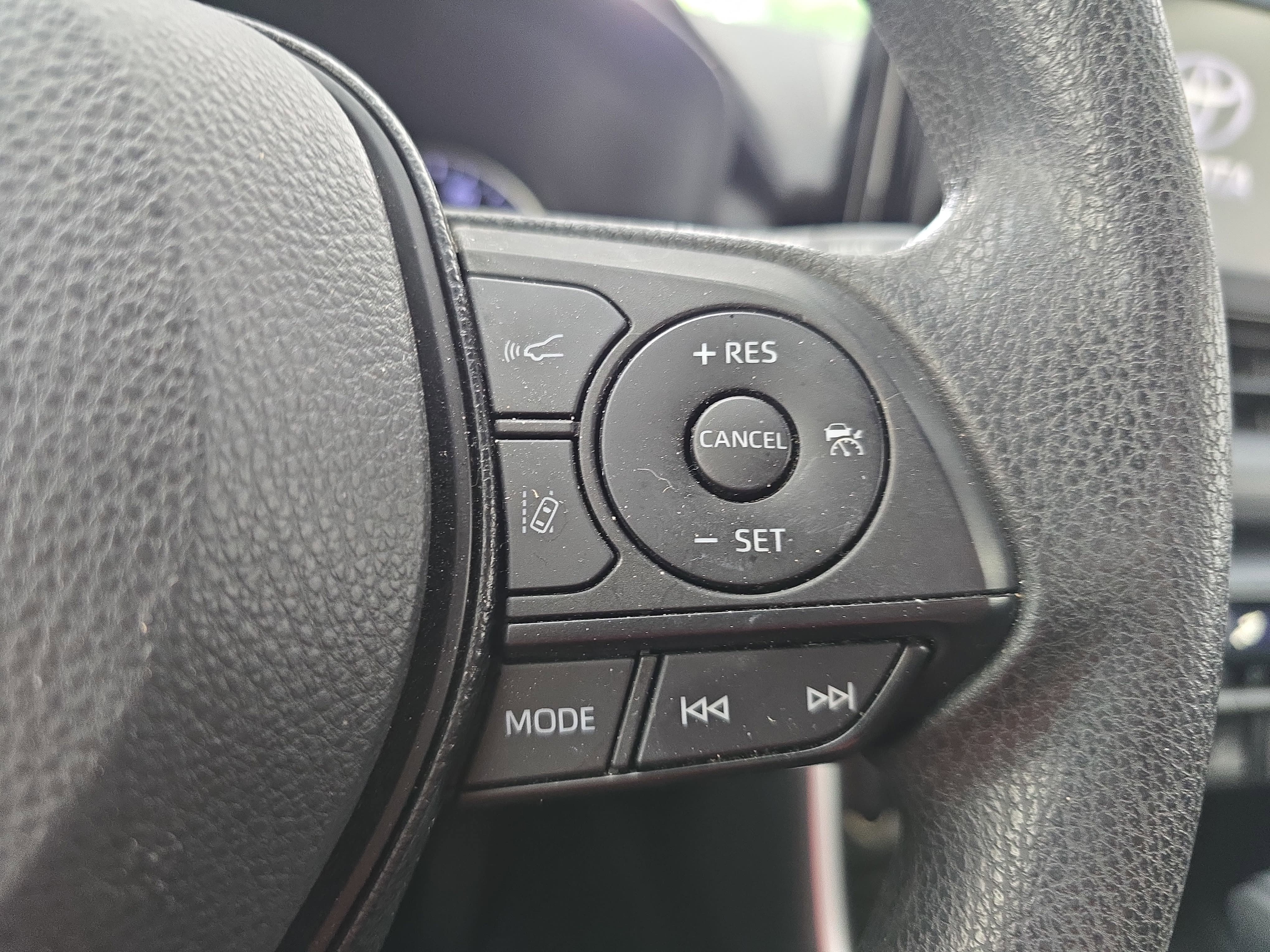 Used 2019 Toyota RAV4 XLE FWD image 18