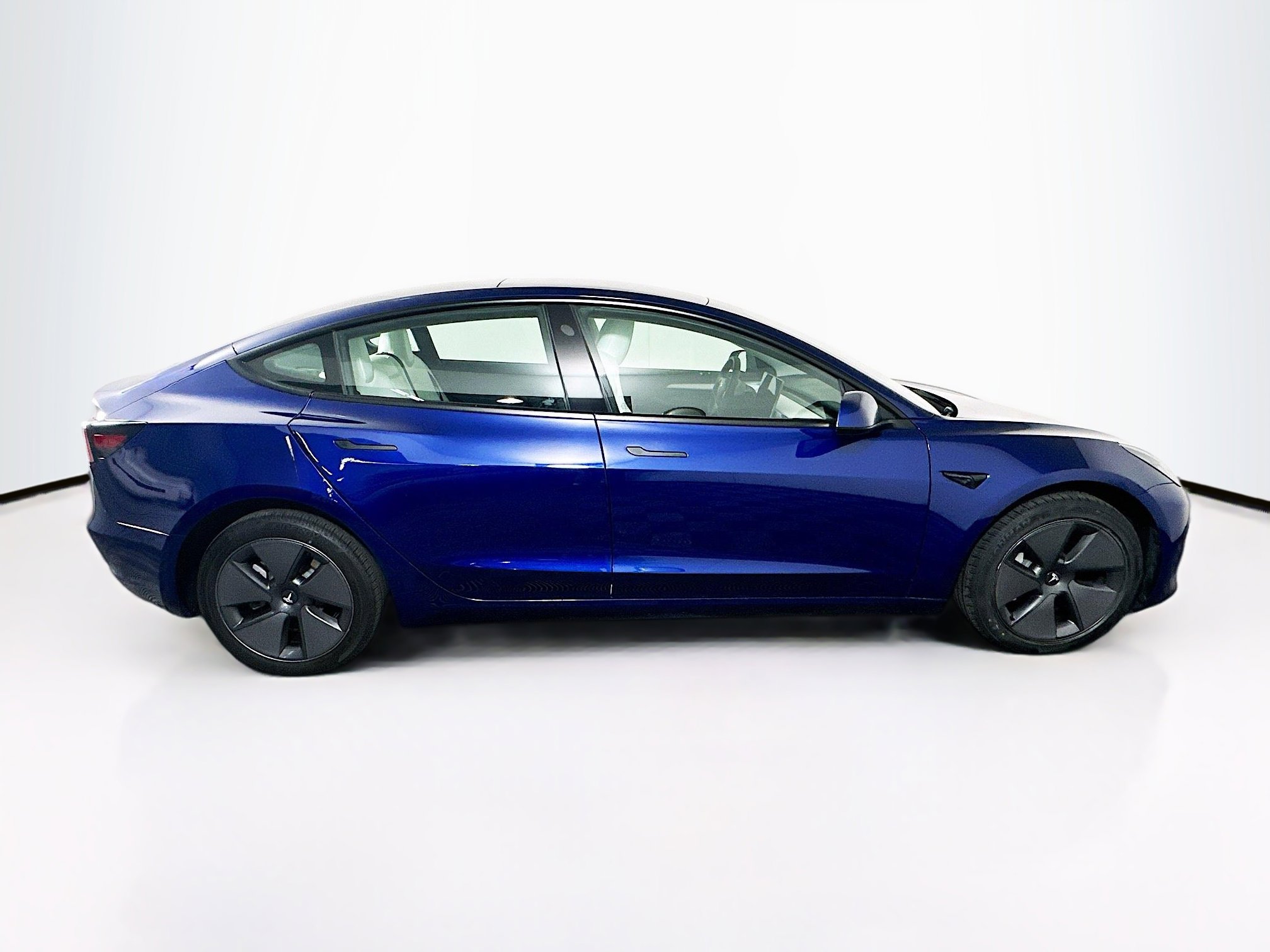 Used 2023 Tesla Model 3 Standard Range image 10