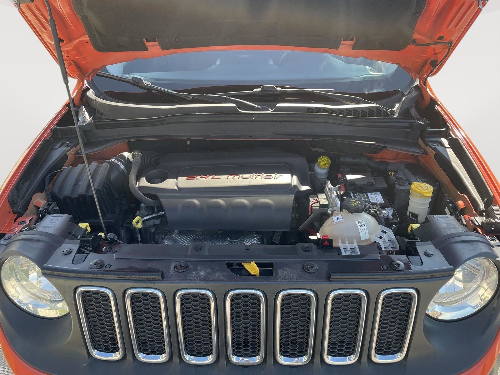 Used 2015 Jeep Renegade Latitude AWD/4WD image 7