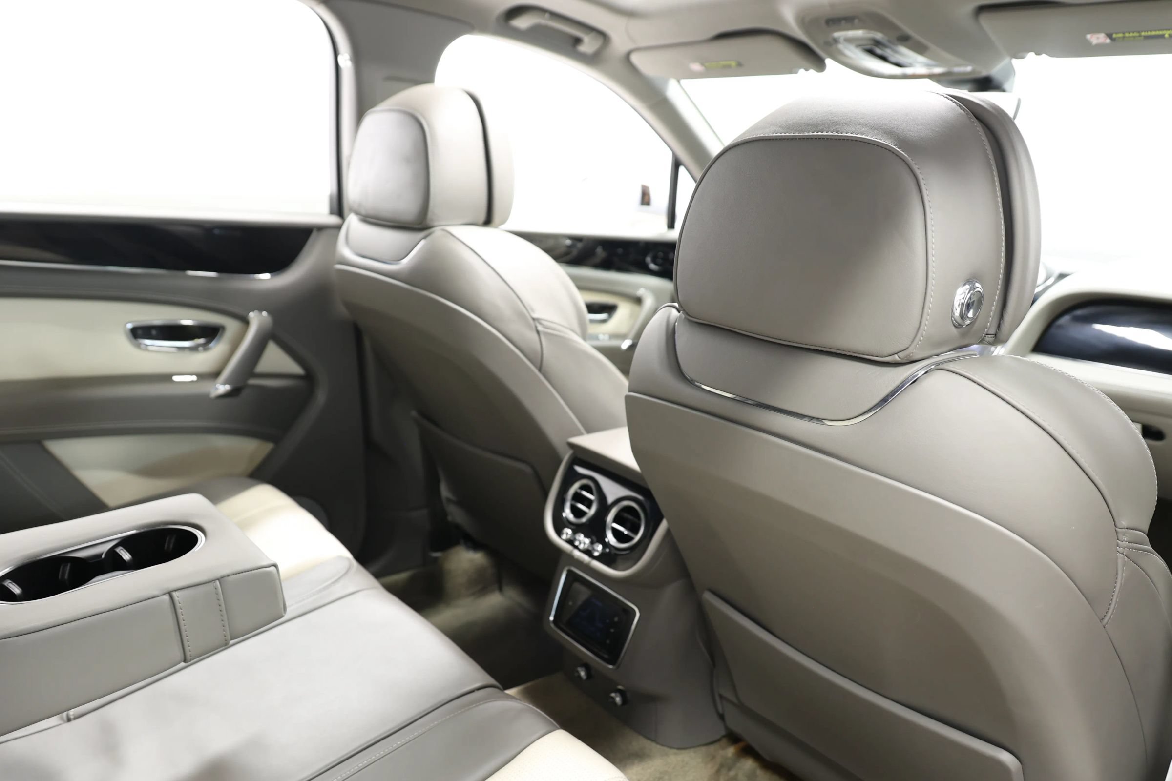 Used 2018 Bentley Bentayga Onyx Edition AWD/4WD image 94