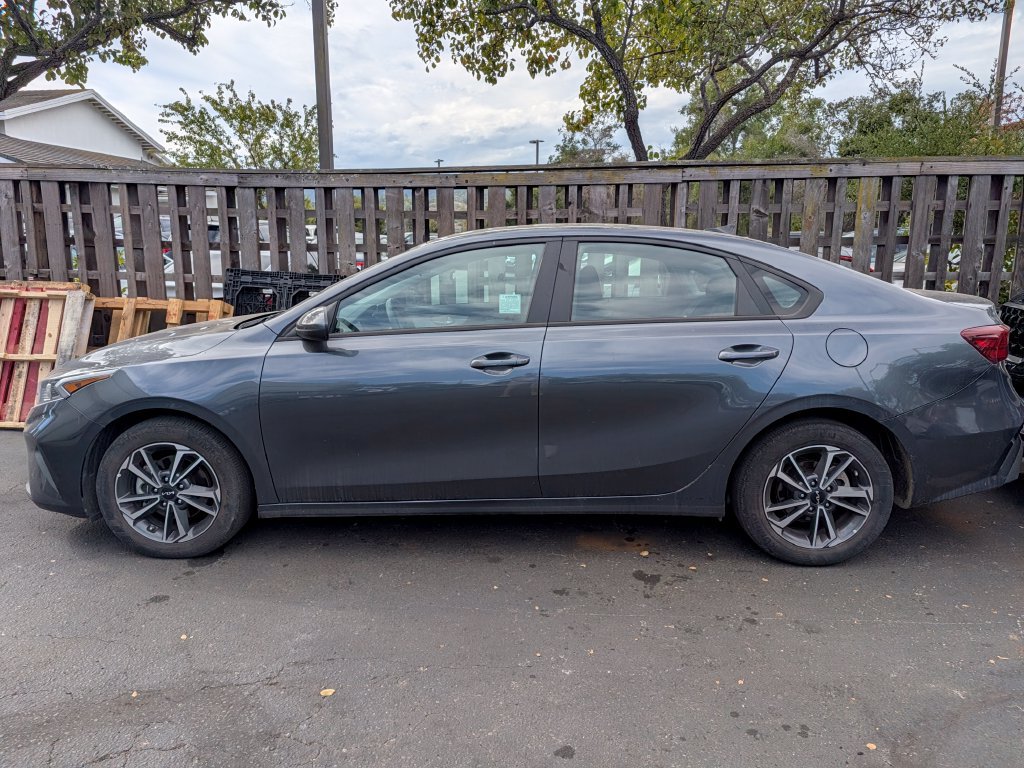 Used 2023 Kia Forte LXS FWD image 3