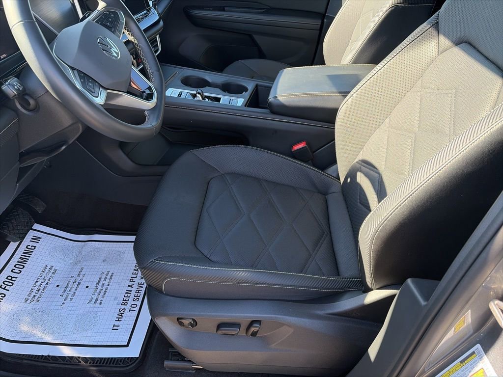 Used 2024 Volkswagen Atlas Cross Sport SE AWD/4WD image 15