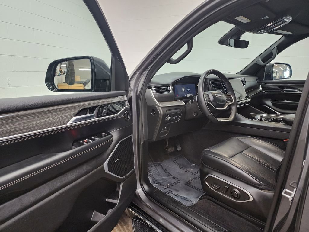 Used 2022 Jeep Wagoneer Series II AWD/4WD image 11