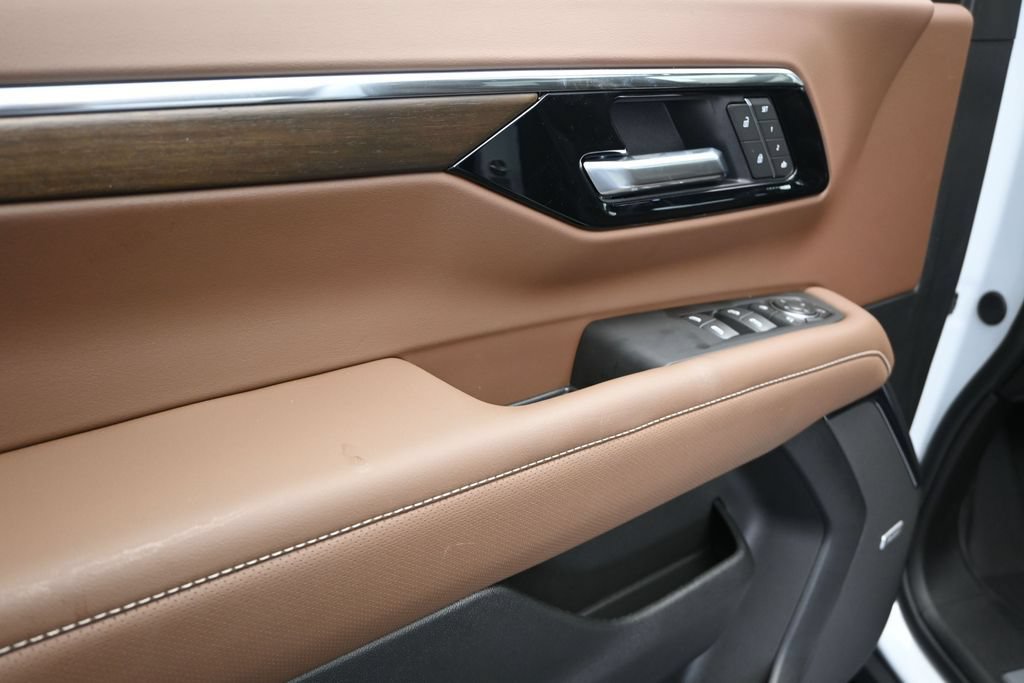 New 2026 Chevrolet Suburban High Country AWD/4WD image 11