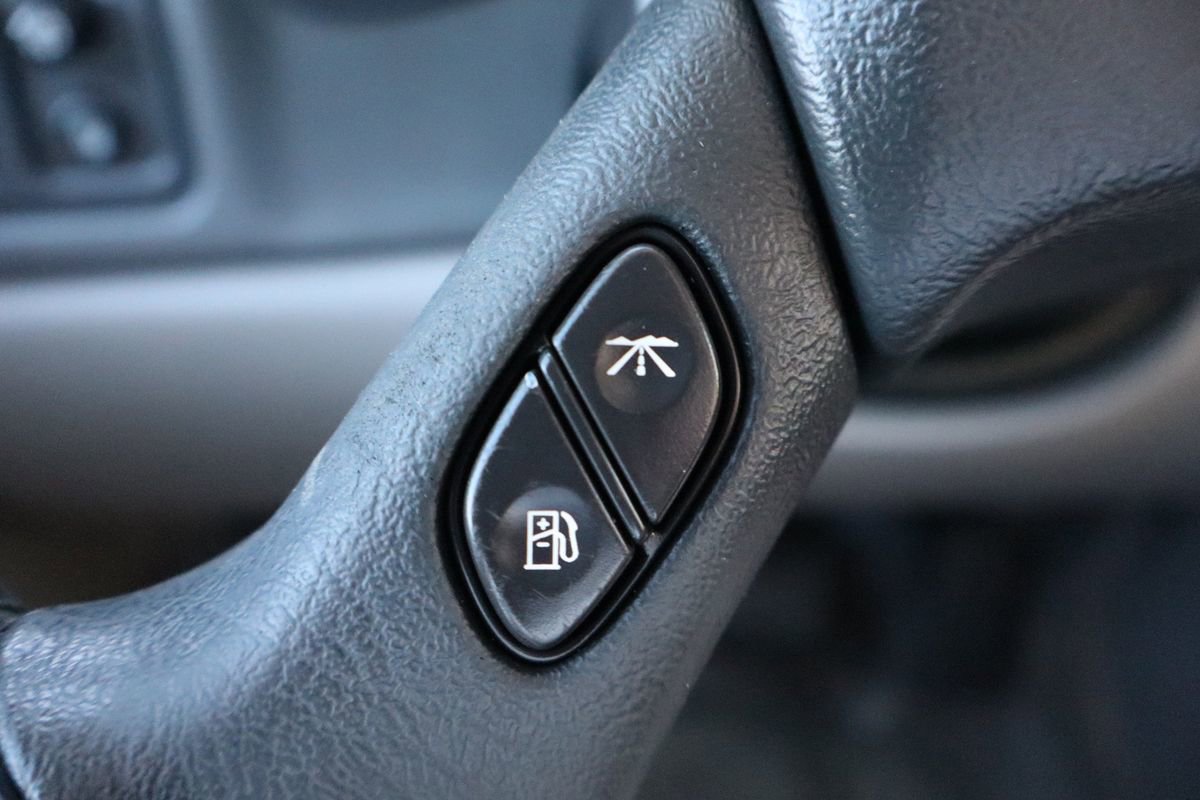 Used 2003 Chevrolet Tahoe LT image 33