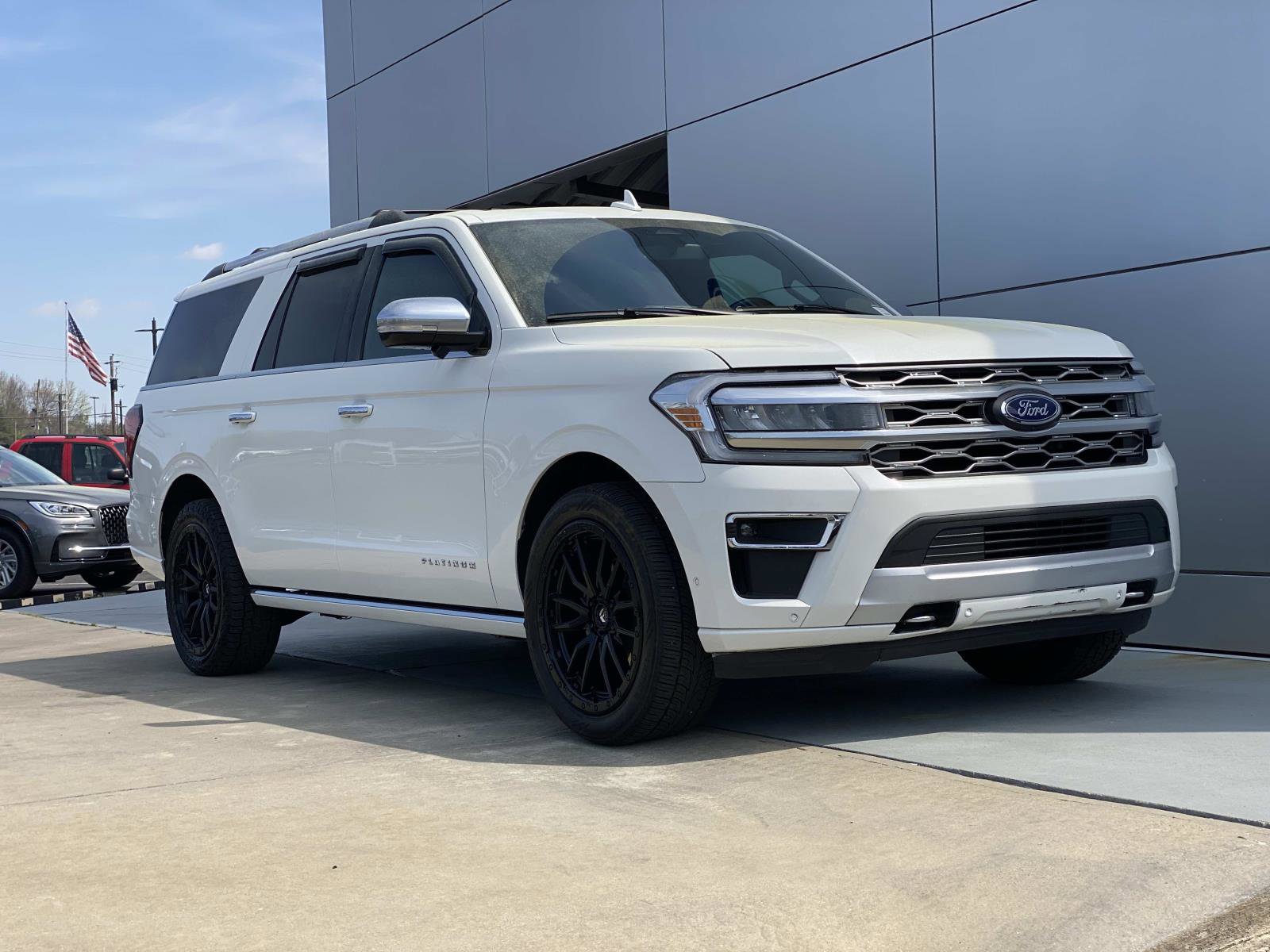 Used 2024 Ford Expedition Max Platinum AWD/4WD image 1
